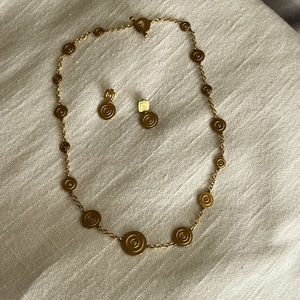 Roberto Coin gold necklace w diamonds. Matching earrings.